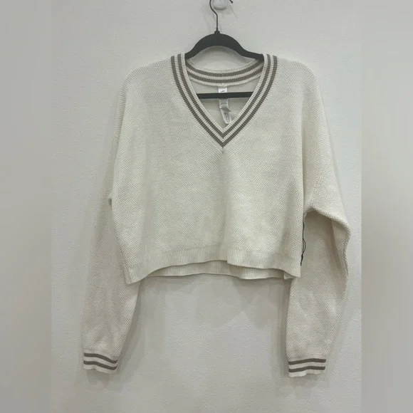 ALO YOGA tennis Club Sweater Knit V-Neck Pullover NWOT med preppy athletic - Picture 4 of 10